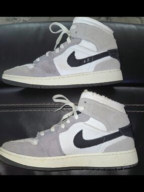 Jordan 1 Mid SE Craft White Cement Grey Black (BIG KIDS, 7)